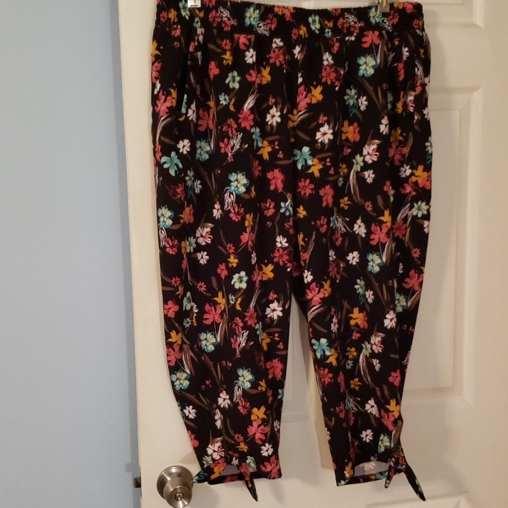 💥💥NWOT Crop Pants💥💥